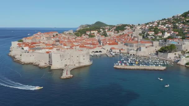 Dubrovnik eski şehir panorama insansız hava aracı atışı — Stok video