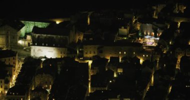 Gece Dubrovnik eski kasaba panoraması