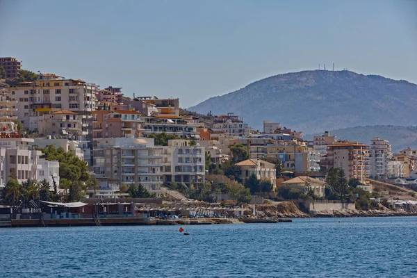 Sarande Kodrra vista sul livello del mare costiero in Albania — Foto Stock