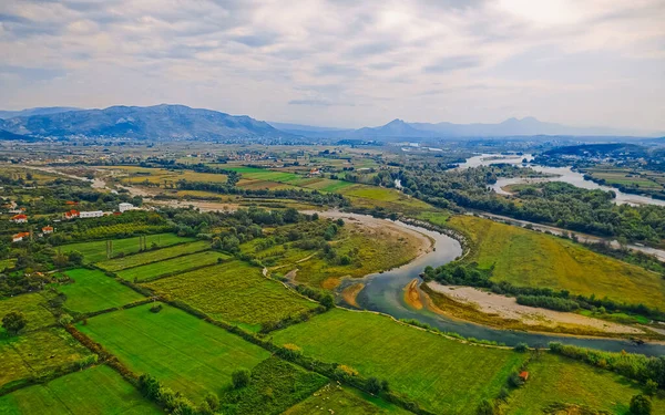 Shkoder Drin ve Kir Arnavutluk 'ta doğayı nehirler panoramik hava manzarası — Stok fotoğraf