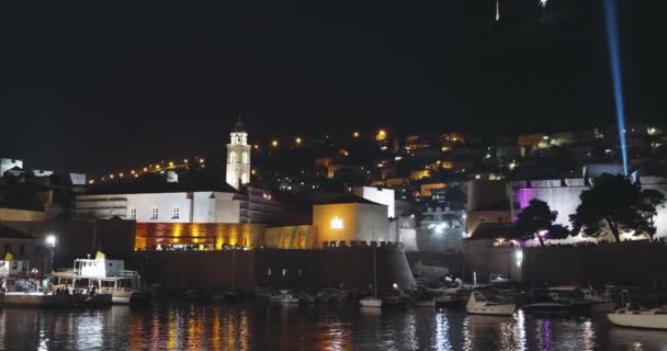 Dubrovnik Altstadt Hafen bei Nacht — Stockvideo