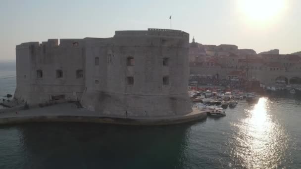 Dubrovnik cidade velha porto panorama drone tiro — Vídeo de Stock