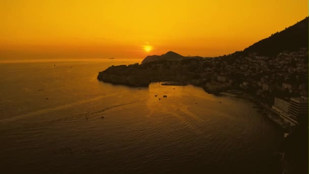 Dubrovnik gamla stan solnedgång panorama drönare skott — Stockvideo