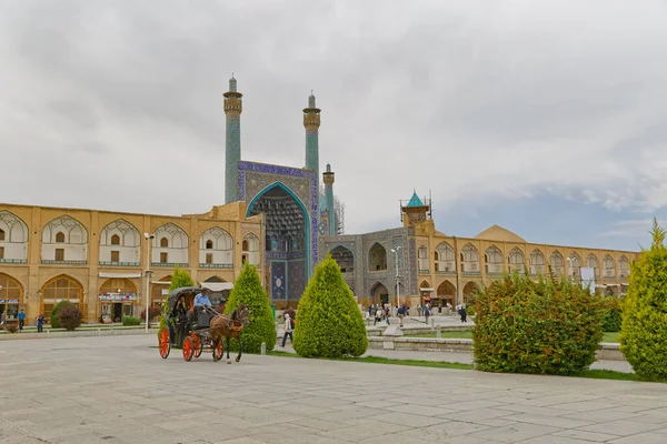 Поездка на карете на площади Исфахана — стоковое фото