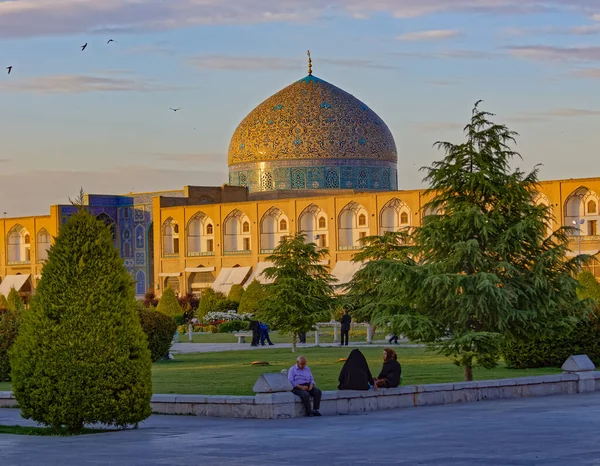 Площадь Исфахана Имама с видом на мечеть Лотфолла — стоковое фото