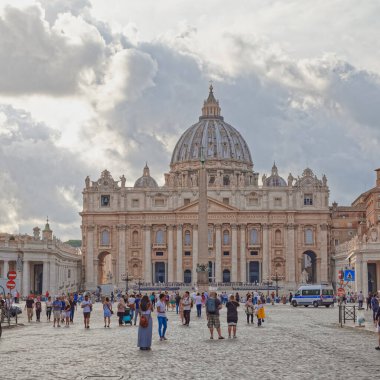Vatikan 'da Aziz Peter Meydanı Bulutlu Günü