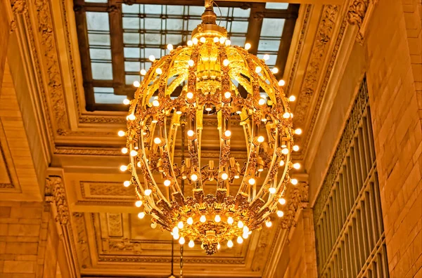 Lustre New York Grand Central Station no teto — Fotografia de Stock