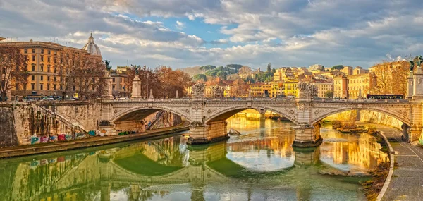 Ponte Vittorio Emanuele II v Římě — Stock fotografie