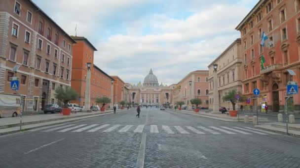 Sankt Peterstorget utsikt från Via della Conciliazione — Stockvideo