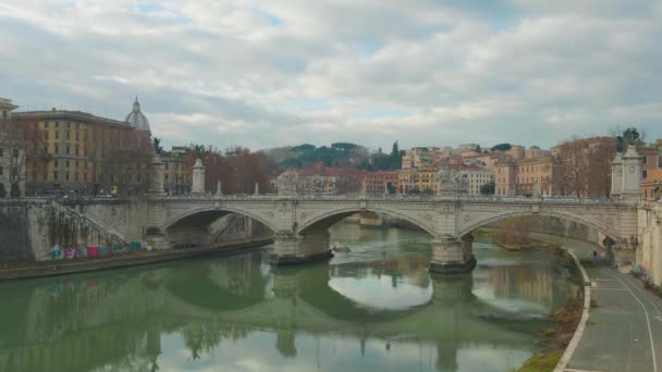 Ponte Vittorio Emanuele II in Rome — Stockvideo