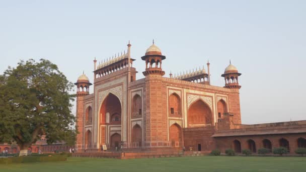 De ingang van Taj Mahal, India — Stockvideo