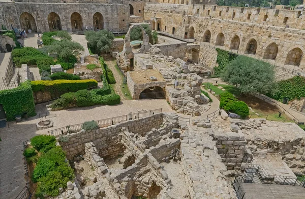 Uitzicht op de toren van David binnenplaats in Jeruzalem — Stockfoto