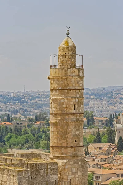 Minarete otomano en el patio de la Torre de David en Jerusalén —  Fotos de Stock