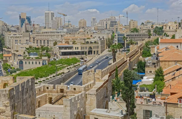 Vista da Jerusalém sobre os muros da Torre de Davi — Fotografia de Stock