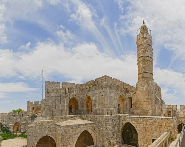 Minarete otomano no pátio da Torre de David em Jerusalém — Fotografia de Stock