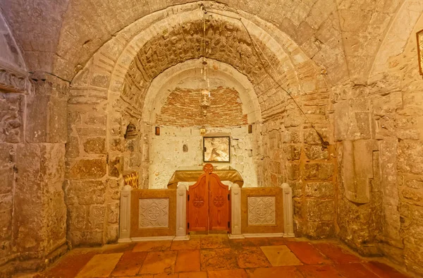Κανείς στο παρεκκλήσι του Αδάμ στην Αγία Εκκλησία του Τάφου στην Ιερουσαλήμ — Φωτογραφία Αρχείου