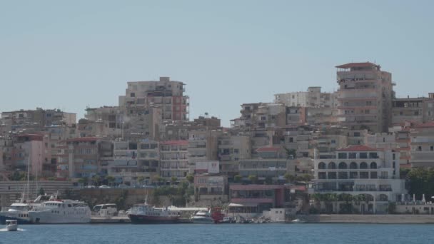 Vue sur le niveau de la mer côtière de Sarande Kodrra en Albanie — Video