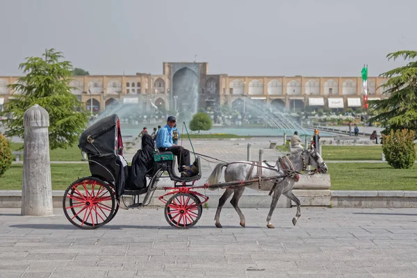 イサファハンイマーム広場馬車に乗る — ストック写真