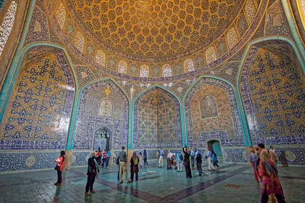 Интерьер мечети шейха Лотфоллы — стоковое фото