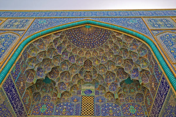 Entrada a la mezquita Isfahán Sheikh Lotfollah — Foto de Stock