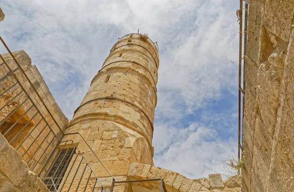 Minarete otomano en el patio de la Torre de David en Jerusalén —  Fotos de Stock