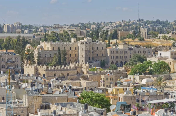 Vista de la parte más nueva de Jerusalén desde la Iglesia Luterana del Redentor — Foto de Stock