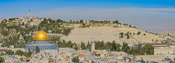 Cupola della Roccia e Monte degli Ulivi panorama a Gerusalemme — Foto Stock
