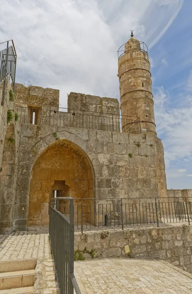 Ottomaanse minaret in de toren van David binnenplaats in Jeruzalem — Stockfoto