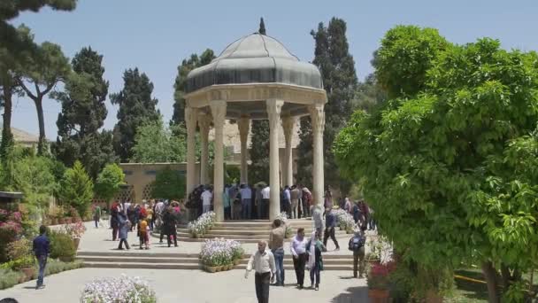 Visita alla tomba di Hafez — Video Stock