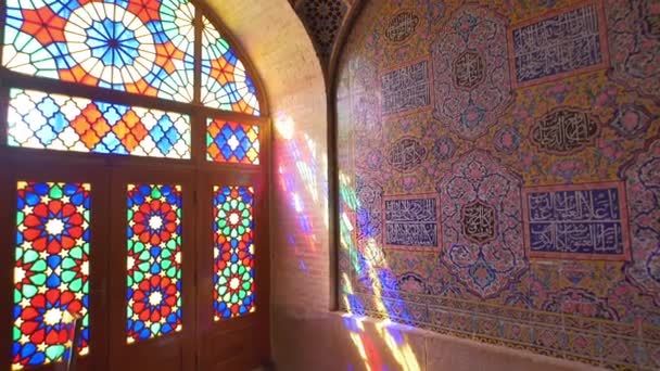 Luce della finestra della Moschea di Nasir Al-Mulk — Video Stock