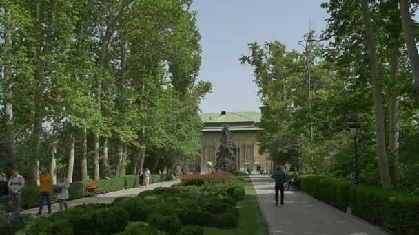 Teheránské muzeum zeleného paláce v parku — Stock video