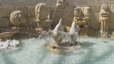 Eski Jaffa 'daki Kedumim Meydanı' ndaki Zodiac Çeşmesi