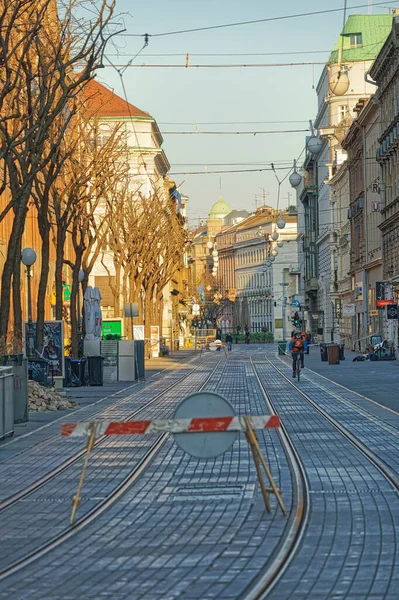 Улица Бранимирова в Загребе во время карантина из-за пандемии ковида-19 — стоковое фото