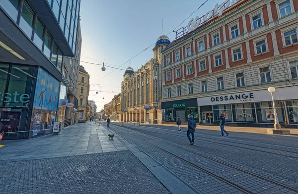 Calle Zagreb Ilica durante cuarentena debido a la pandemia de covidio-19 — Foto de Stock