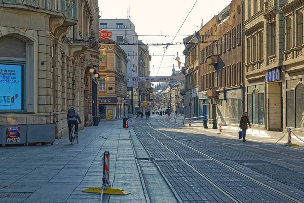Улица Загреба Ильица во время карантина из-за пандемии ковид-19 — стоковое фото