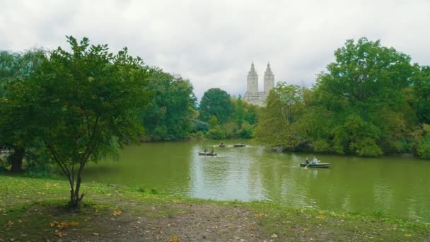 Das Loeb-Bootshaus im Central Park, New York — Stockvideo