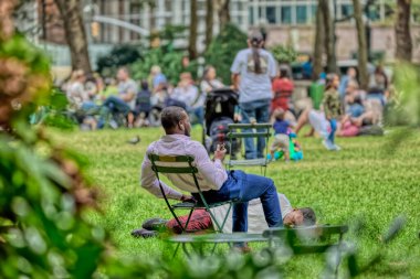 Bryant Park, New York 'ta kalabalık