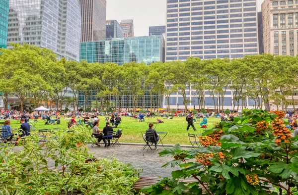 La folla a Bryant Park, New York — Foto Stock