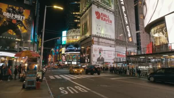 New York Manhattan 'da 42. Cadde' de Gece Hayatı — Stok video