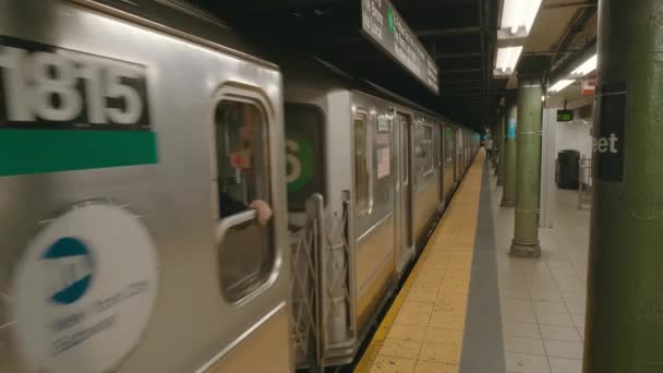 77 σταθμός μετρό της οδού, Νέα Υόρκη — Αρχείο Βίντεο