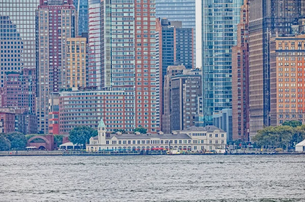 Manhattan Island from the Staten Island Ferry, Nova Iorque — Fotografia de Stock