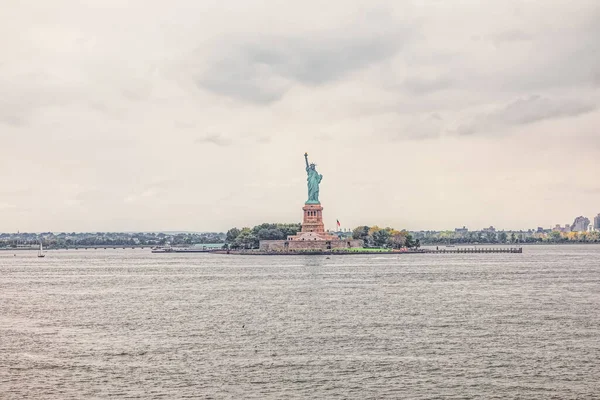 Estátua da Liberdade na Ilha da Liberdade, Nova York — Fotografia de Stock