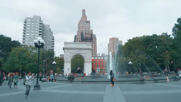 Washington Square Park und Arch in New York — Stockvideo