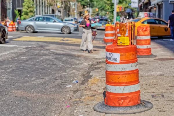 Sinal de trabalho de estrada estilo típico de Nova York — Fotografia de Stock