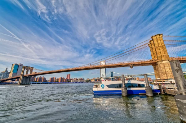 Brooklyn Bridge és Dumbo BBP Pier 1, New York — Stock Fotó