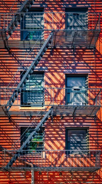 Typical fire escape staircase in New York — Stock Photo, Image