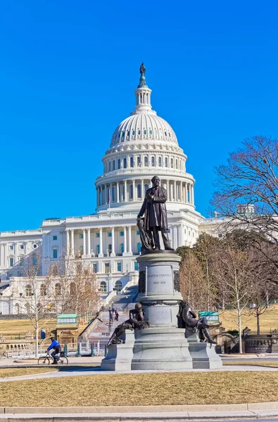 Памятник Джеймсу Гарфилду в Вашингтоне — стоковое фото
