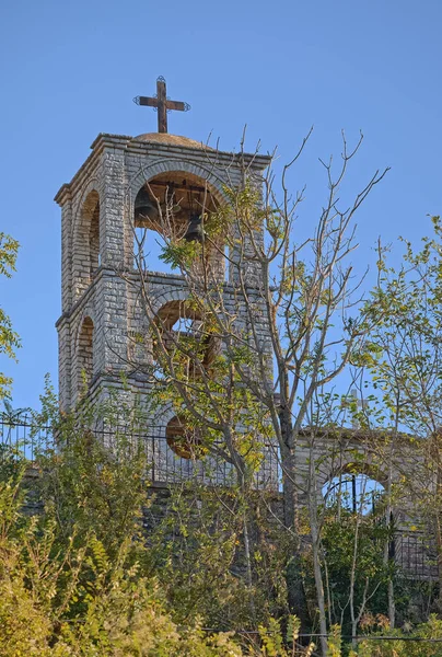 Torre de Gjirokaster velha da igreja ortodoxa de Saint Sotir na Albânia — Fotografia de Stock