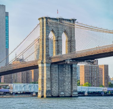New York 'taki Brooklyn Köprüsü sütun bölümü.