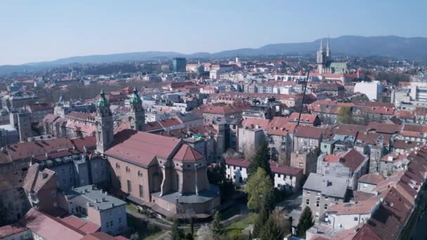 Vista aérea del Zagreb durante la cuarentena debido a la pandemia de covidio-19 — Vídeo de stock
